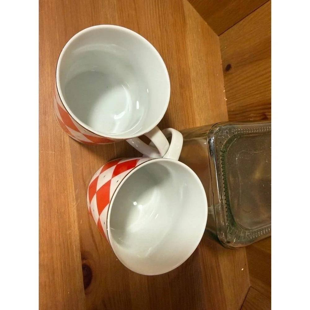 Williams Sonoma Harlequin Diamond Mugs Set of 2 Red‎ White Gold Trim